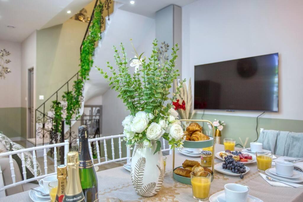 Le Nid Parisien Triplex Cosy Et Chaleureux Apartment Exterior photo
