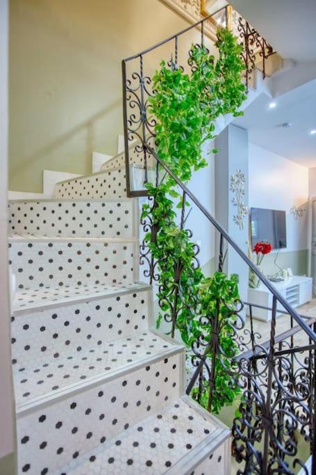 Le Nid Parisien Triplex Cosy Et Chaleureux Apartment Exterior photo