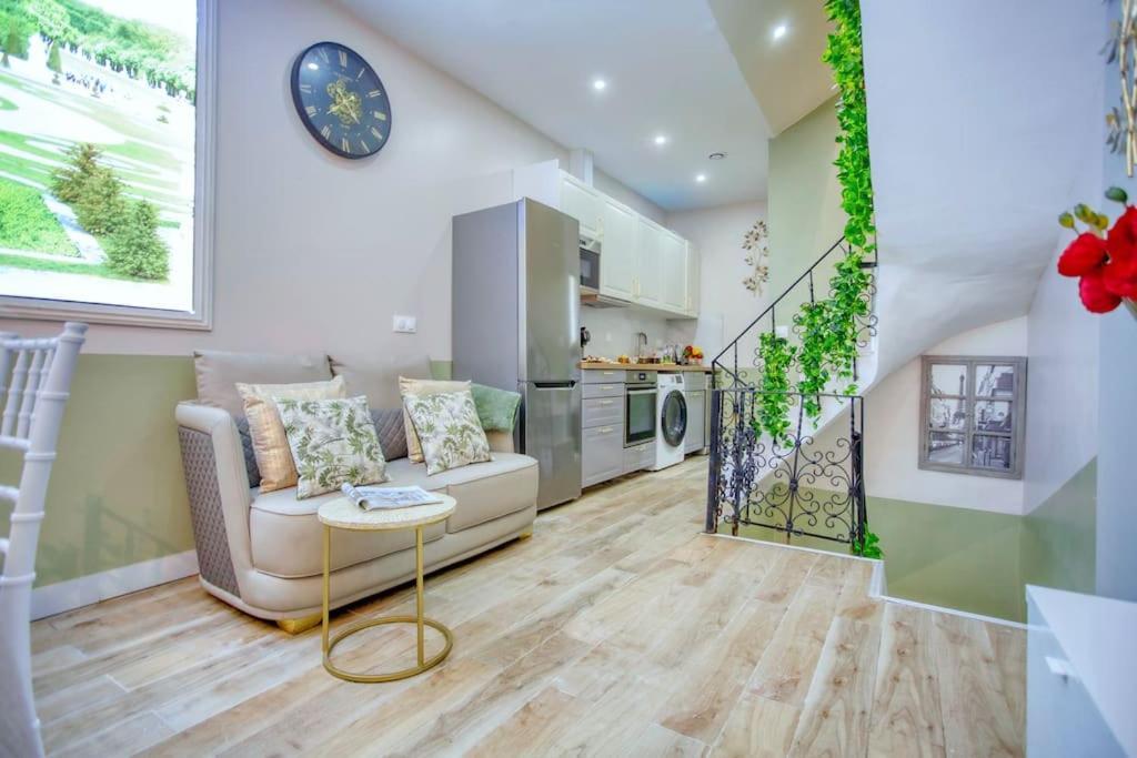 Le Nid Parisien Triplex Cosy Et Chaleureux Apartment Exterior photo