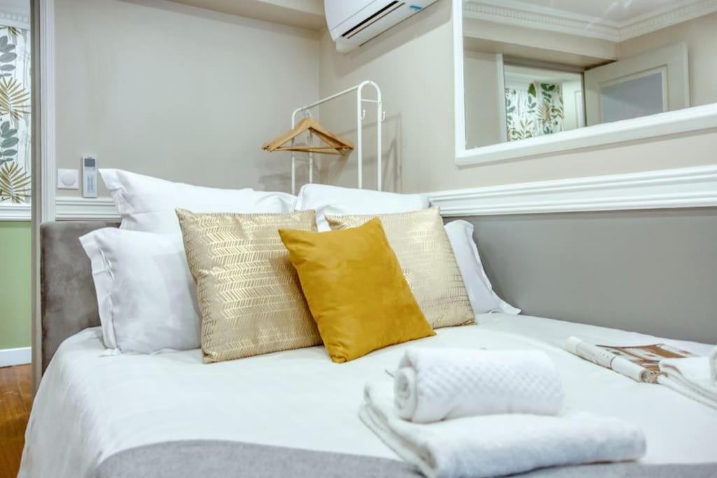 Le Nid Parisien Triplex Cosy Et Chaleureux Apartment Exterior photo